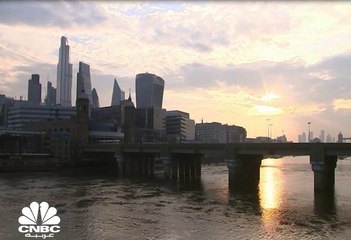 اللائحة الحمراء في بريطانيا تضم 33 دولة يخضع القادمون منها لقيود جديدة