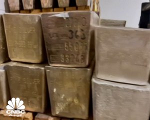 بين الذهب والفضة.. من تصدّر المكاسب في يوليو؟