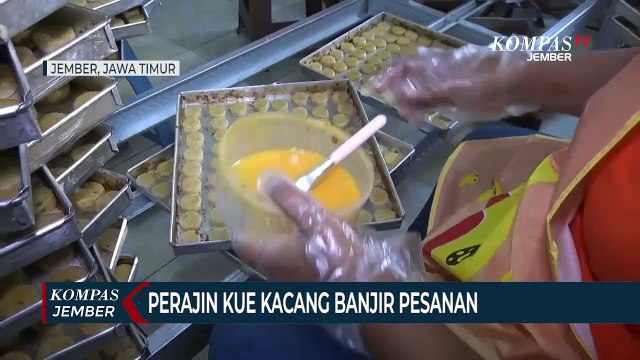 Mendekati Lebaran, Perajin Kue Kacang Banjir Pesanan