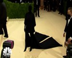 حفل Met GALA إطلالات بقمة الغرابة