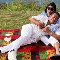 7 Momen Hotman Paris Bareng Istri, Berduaan di Pinggir Danau Toba, Romantis Abis!