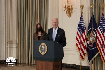 الرئيس الأميركي: لدى واشنطن العديد من السبل للتعامل مع ارتفاع أسعار النفط