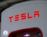شركة Tesla تخطط لتوسيع طاقتها الإنتاجية في مصنعها في شنغهاي بالصين