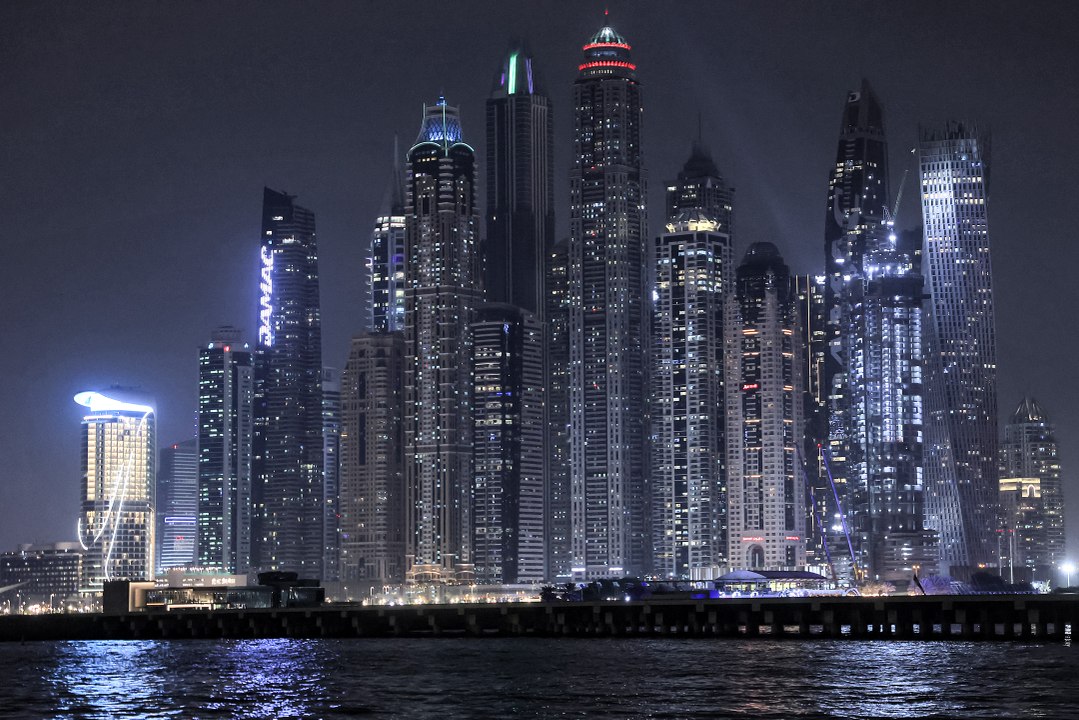 بدعم من تعافي قطاع السفر وافتتاح معرض إكسبو.. د...