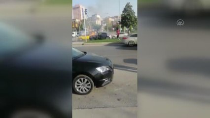 Kartal'da kaza sonrası alev alan araçtaki yangın söndürüldü