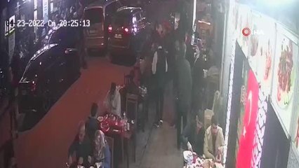 Son dakika haber! Fatih'te bıçaklı dehşet anı kamerada