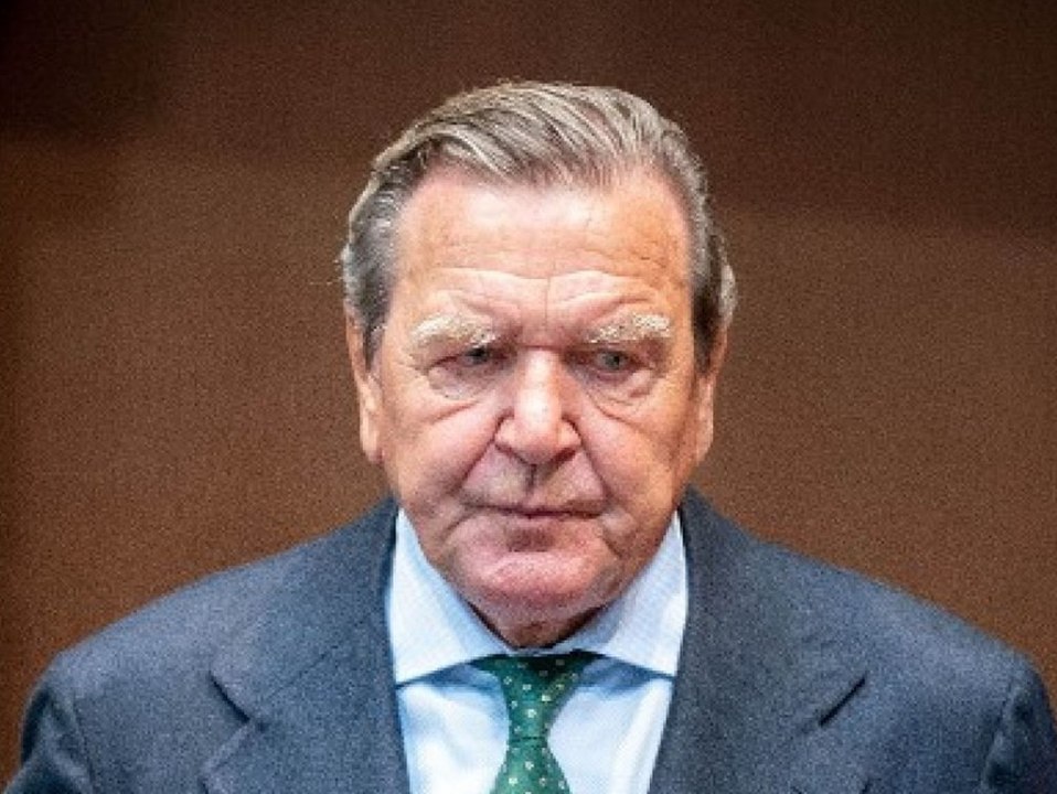 Politiker fordern harte Sanktionen gegen Gerhard Schröder