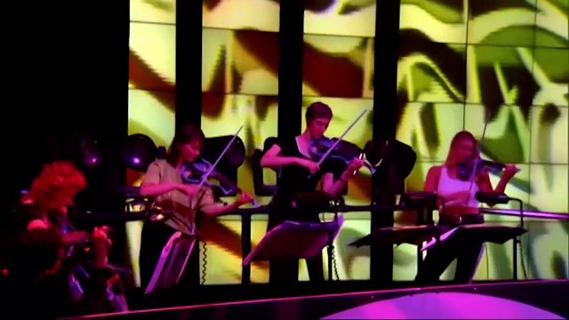 Oasis interprète Whatever en live à Knebworth