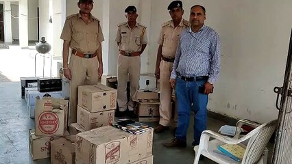 दो दुकानों पर छापा, शराब पकड़ी
