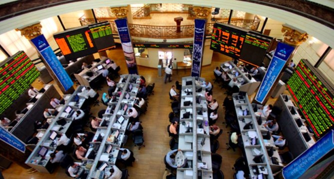 مبيعات المؤسسات الأجنبية ببورصة مصر تفقد مؤشر EGX30 مكاسبه الصباحية ليغلق متراجعا بـ 0.2%
