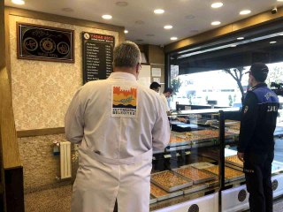 Zeytinburnu'nda bayram öncesi tatlıcılarda denetim