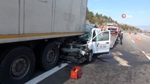 Hafif ticari araç TIR'a arkadan çarptı: 1 ölü, 1 yaralı