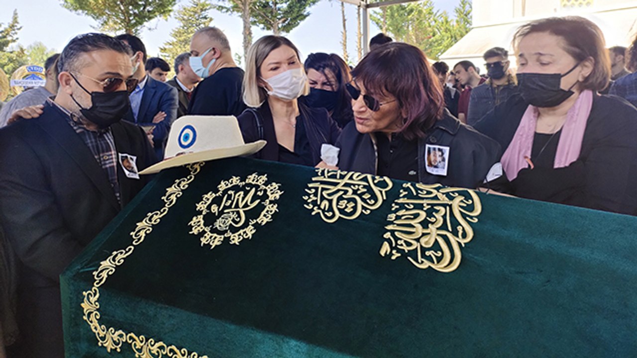 Rapçi Berk Bayındır son yolculuğuna uğurlandı