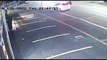 Vídeo mostra gravíssima colisão entre carro e moto no Centro de Cascavel