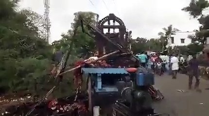 Al menos 11 muertos y 15 heridos electrocutados en una procesión