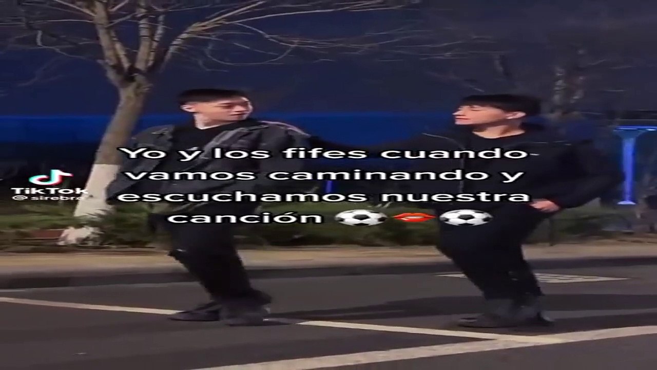 Yo y los fifes cuando vamos caminando ⚽⚽