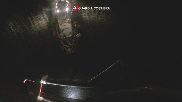 Migranti: 83 su barcone in avaria a largo Siracusa, soccorsi