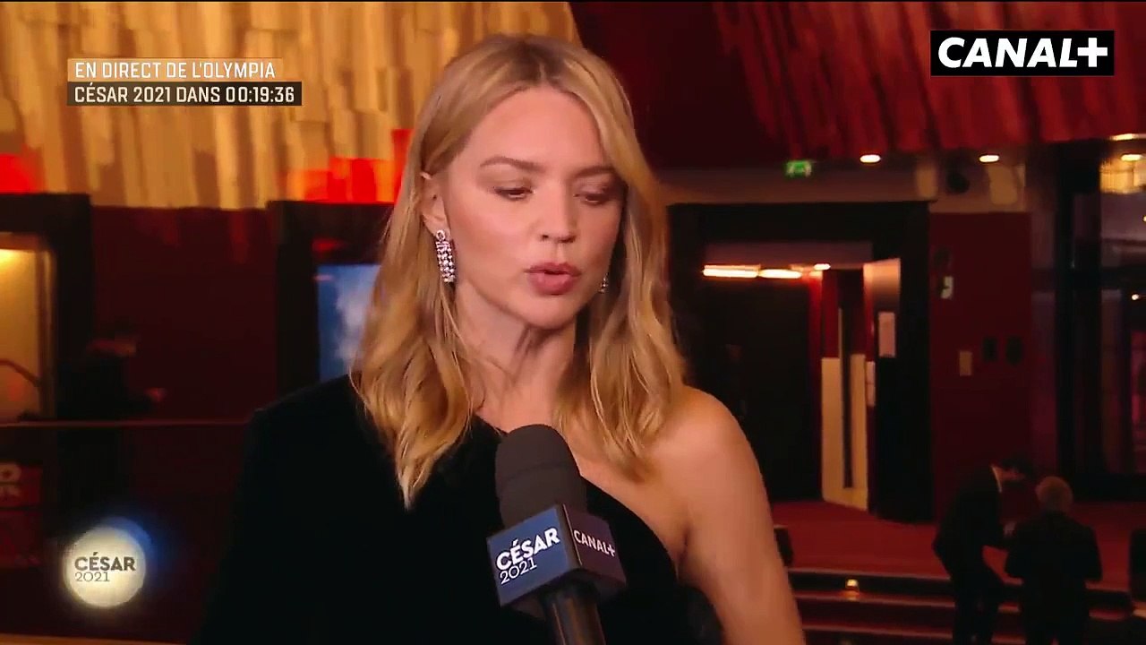 "Le collectif 50/50 fait un travail évident pour la parité (...) Il y a une remise en question de chacun sur le rapport à l'autre, sur ce que c'est que filmer quelqu'un"  Virginie Efira