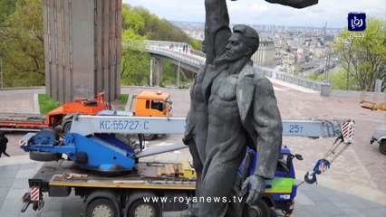 أوكرانيا تسقط "تمثال الصداقة" مع روسيا