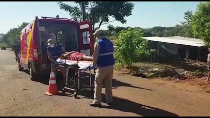 Após tropeçar em pedra, homem sofre queda e bate a cabeça