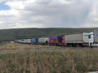Aktaş Gümrük kapısında tır yoğunluğu