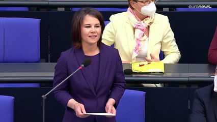 Hilfe für die Ukraine: Baerbock verteidigt deutschen Waffenkurs