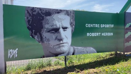 Une statue en juin 2023 pour Robert Herbin