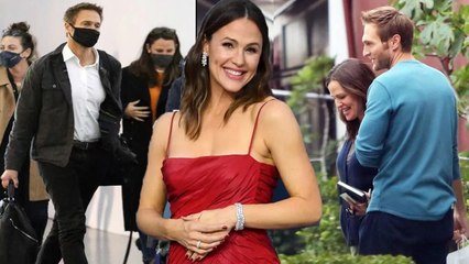 Jennifer Garner glamorous while hanging out with boyfriend John Miller near her home in Los Angeles