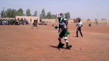 Voici la danse la plus difficile au monde : le Zahouli (marche sur terre)