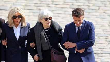 FEMME ACTUELLE - Obsèques de Michel Bouquet : sa veuve soutenue par Emmanuel et Brigitte Macron