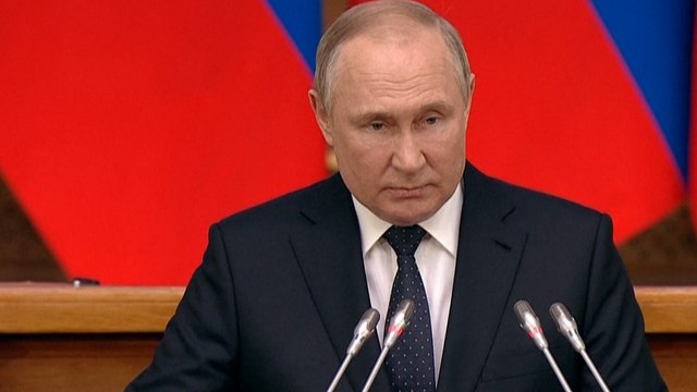 Ukraine : Poutine promet une riposte « rapide et foudroyante » en cas d'intervention extérieure