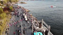 Üsküdar'da 80 bin kişi 2 kilometrelik iftar sofrasında buluştu