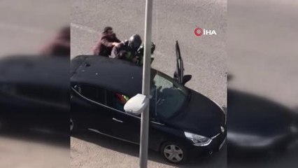 İstanbul'da motosikletli magandalar, araç sürücüsünü böyle darp etti