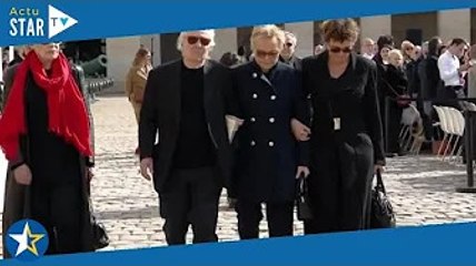 Hommage à Michel Bouquet : éprouvée et digne, Muriel Robin soutenue par sa femme Anne Le Nen