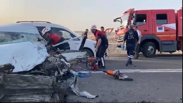 Son dakika haberi... ŞANLIURFA'DA MİNİBÜS İLE OTOMOBİL ÇARPIŞTI 2 ÖLÜ, 6 YARALI