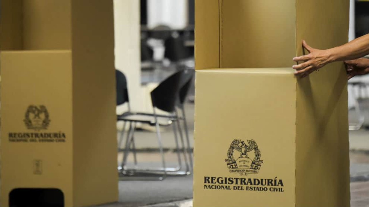 Académicos y juristas piden suspensión de registrador nacional