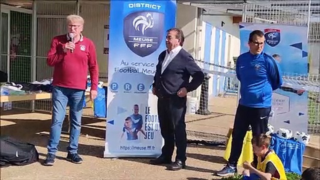 VIDEO - Remise label jeunes FFF féminines au club de l'USEB (27/04/22)