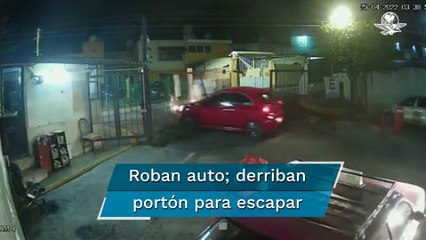 Con auto robado, tiran portón para escapar de unidad en Atizapán de Zaragoza, Edomex