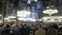 Kadir Gecesi İstanbul'daki camilerde coşkuyla idrak ediliyor