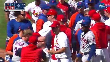 Se vaciaron las bancas en el juego entre Cardinals y Mets