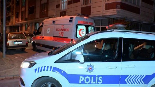 Sultangazi'de 5 katlı binada yangın çıktı, 2 kişi dumandan etkilendi