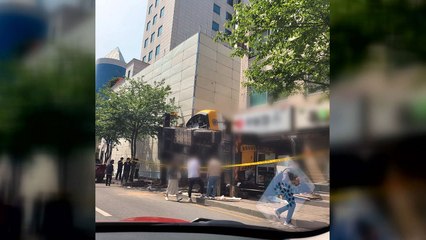 서울 역삼동 공사장에서 25t 크레인 쓰러져...차량 3대 파손 / YTN