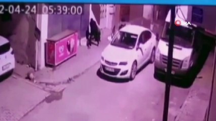 Otomobilli hırsızları öyle bir korkuttu ki... Balkondan fırlattığı süpürge olayı çözdü