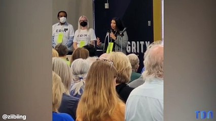 Cette femme politique américaine a des contractions en plein discours !