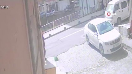 Otomobiline saldırdılar zannetti, gerçek güvenlik kamerası kayıtlarını izleyince ortaya çıktı