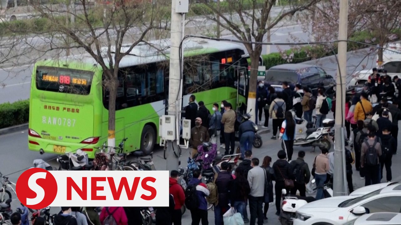 China's commuter workers struggle under lockdowns