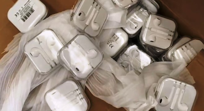 Torino - Falsi articoli per cellulari Made in Italy provenienti da Cina: sequestri per 5 milioni (28.04.22)