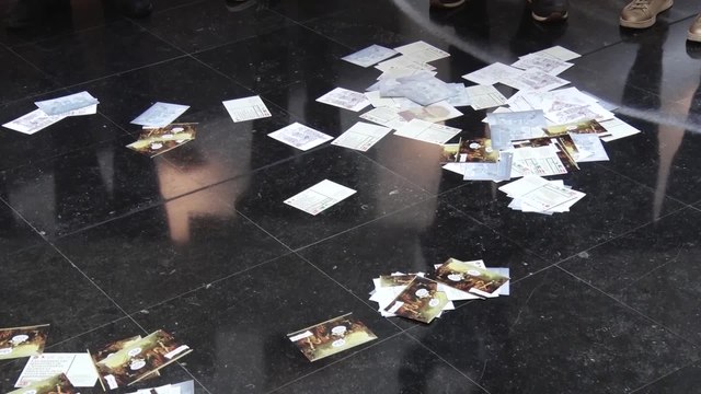 Les syndicats de l'enseignement adressent leurs revendications au gouvernement de la Fédération Wallonie-Bruxelles sous forme de cartes postales