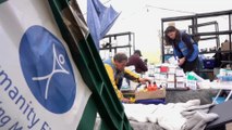 رغم المخاطر.. متطوعون ومنظمات إنسانية يجمعون مساعدات للعبور بها لأوكرانيا