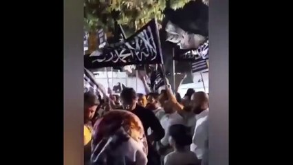 Şanlıurfa'da toplanıp siyah tevhid bayraklarıyla şeriat çağrısı yaptılar